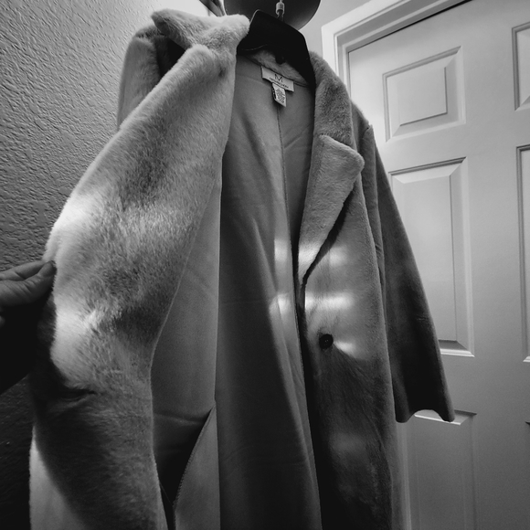 Magashoni Faux fur Coat - Picture 5 of 17